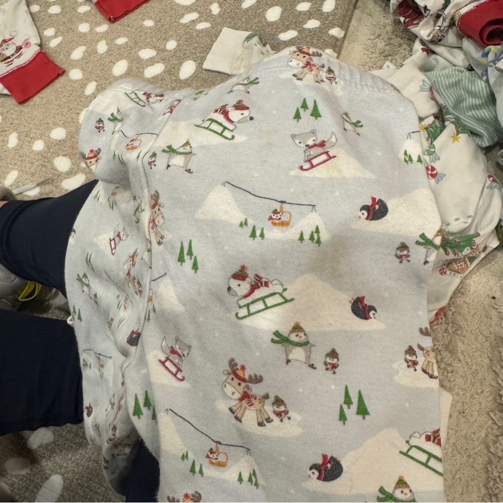 Lot of 13 Pima pajamas set long sleeve tee pants TBBC Santa toddler magnolia boy - Picture 11 of 14